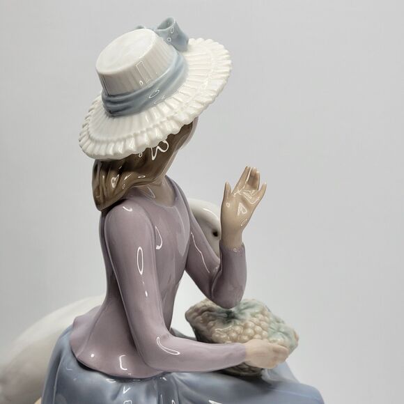 Lladro 5034 Goose Trying to Eat - 1979  Retired Excellent- Girl w/Goose VTG - Picture 9 of 14